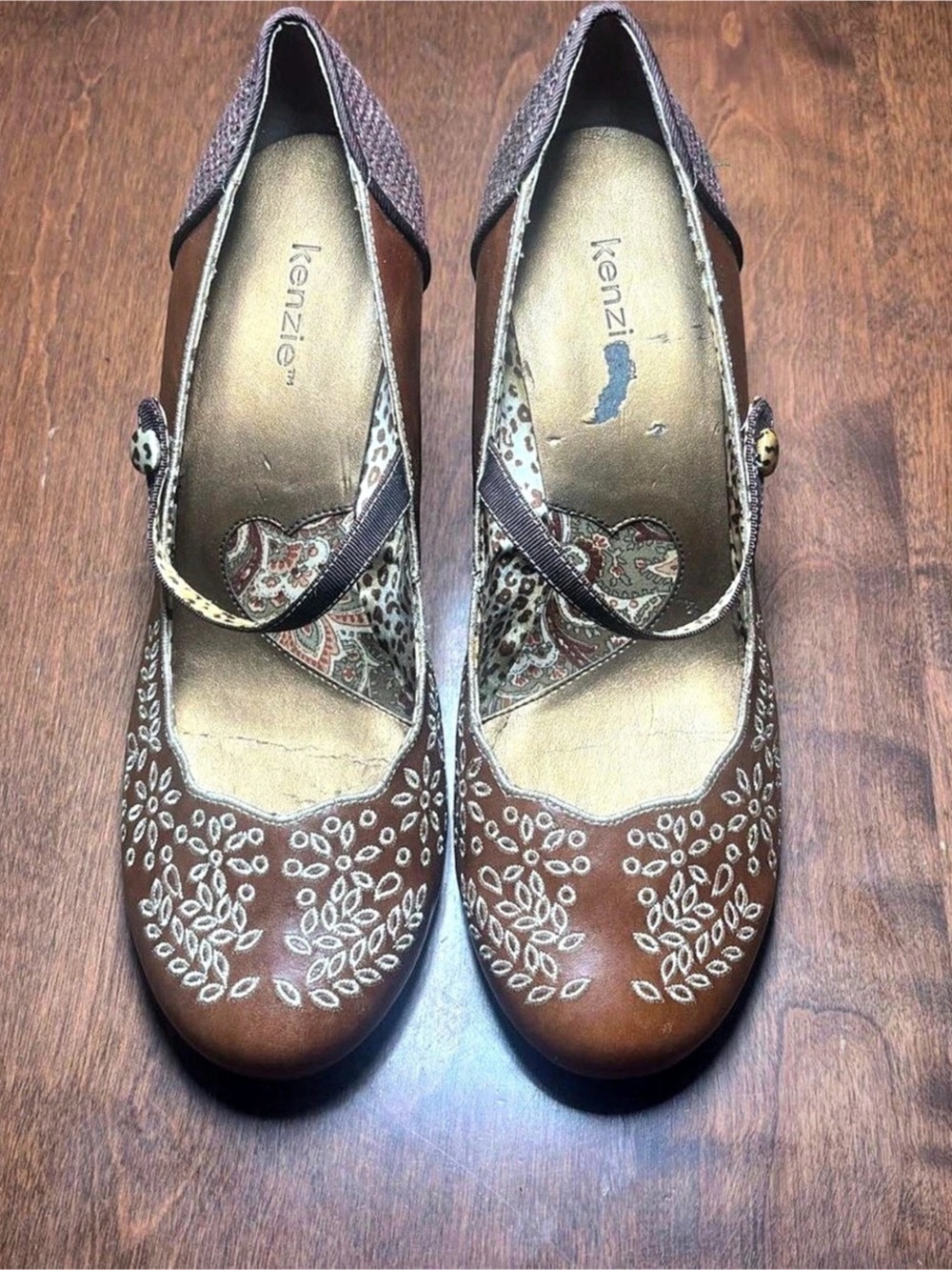 Vintage inspired Kenzie, Spears embroidered Mary jeans